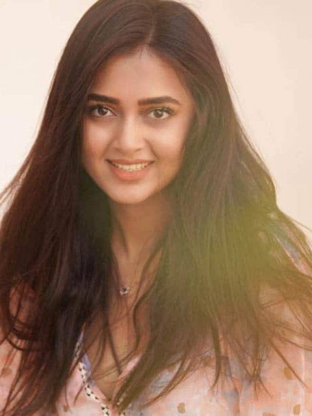 tejasswi-prakash-rejects-ragini-mms-to-make-her-big-bollywood-debut-with-dream-girl-2-opposite-ayushmann-khurrana-001