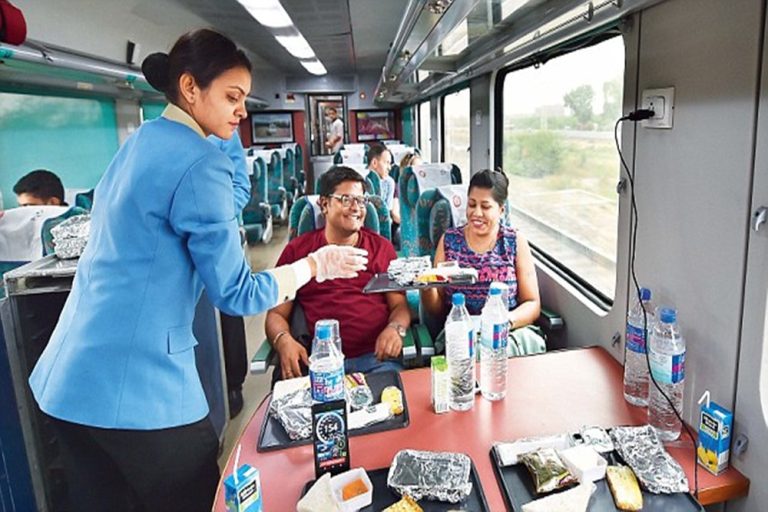Indian Railways Passengers get free meal when train is late