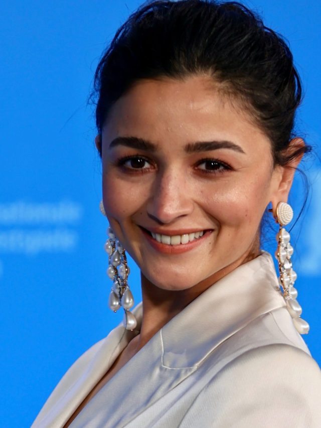 Alia_Bhatt_at_Berlinale_2022_Ausschnitt