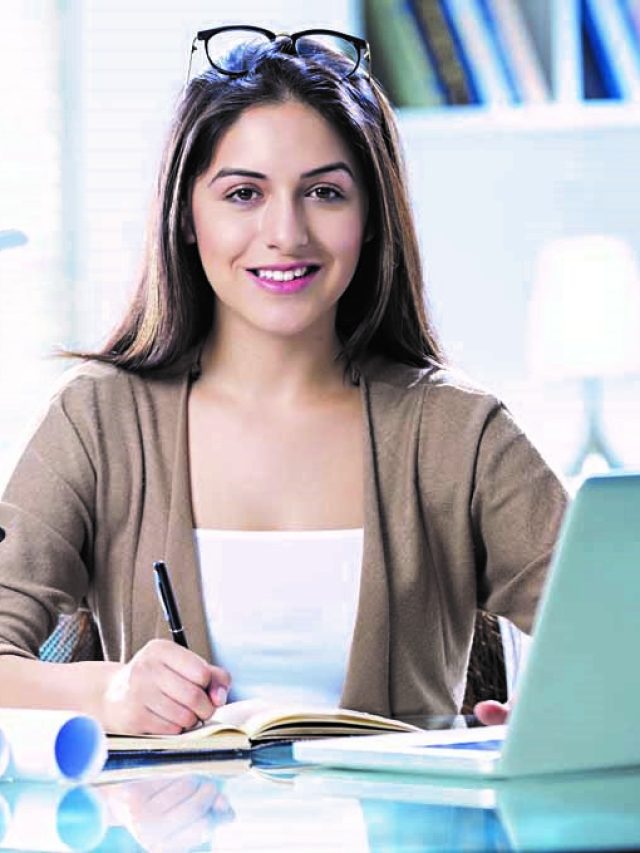 aise-dikhain-office-main