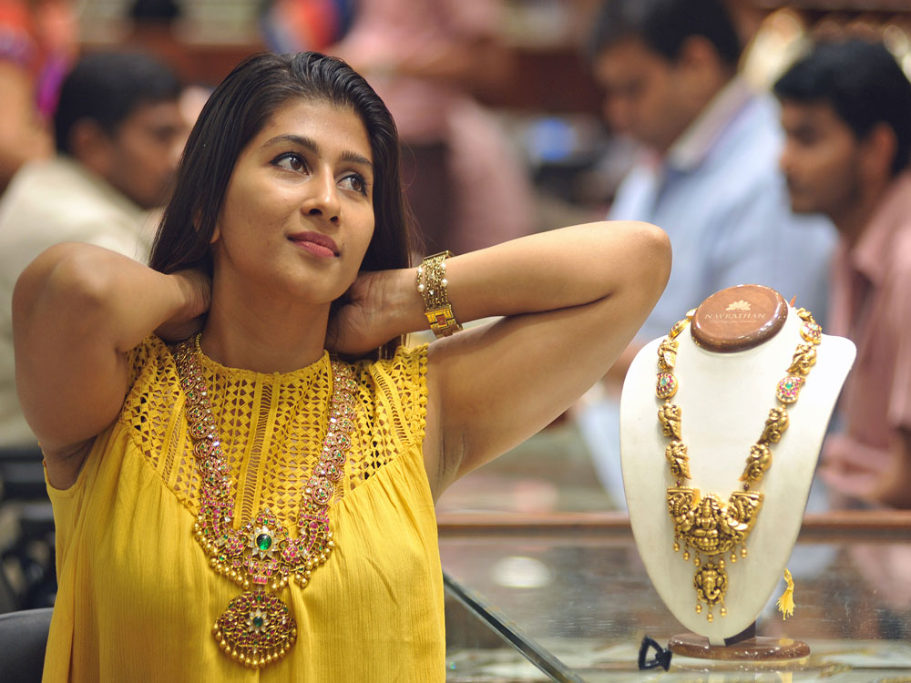 Gold cheaper by Rs 4,670; Know today's new gold rate