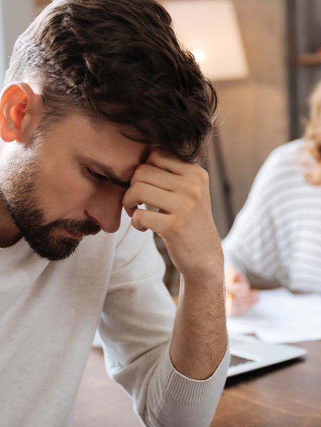 4-Relationship-Habits-that-You-Think-Are-Loving-But-Are-Actually-Dangerous_692071957-Dmytro-Zinkevych