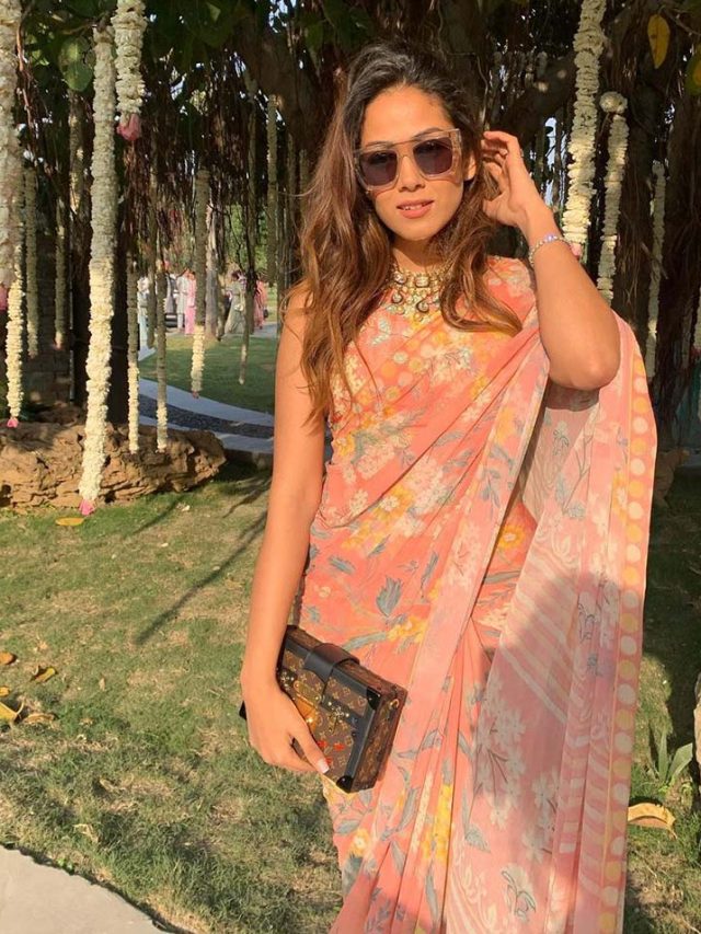 Mira Kapoor with her special clutch