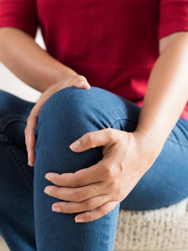 a-woman-holding-her-knee-because-she-has-leg-pain-and-not-chest-pain