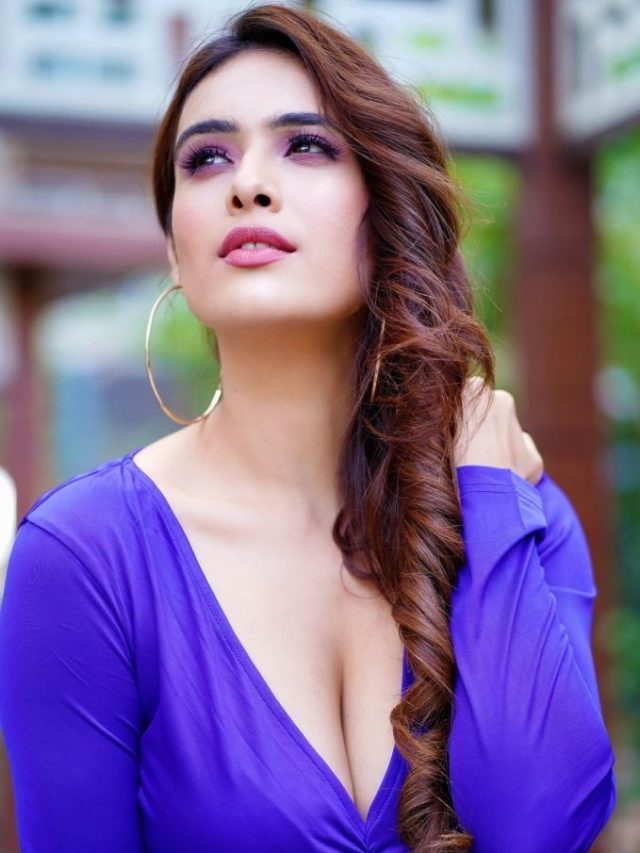 Neha-Malik-Hot-Stills-in-Blue-Outfit_13-679x1024