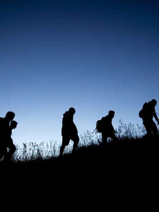 night-hiking-people-1