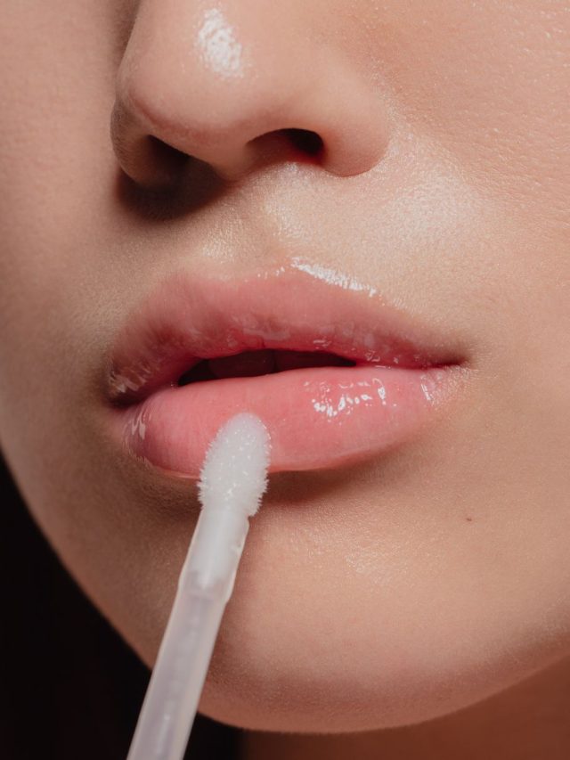 0_Eye-catching-lips-makeup