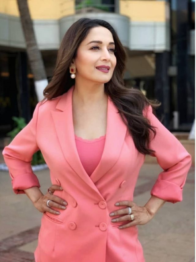 Madhur-Dixit-Nene-in-Appapop-pink-pantsuit-for-Total-Dhamaal-promotions-3