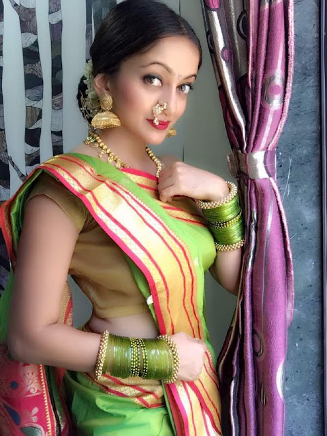 Manasi Naik Singer