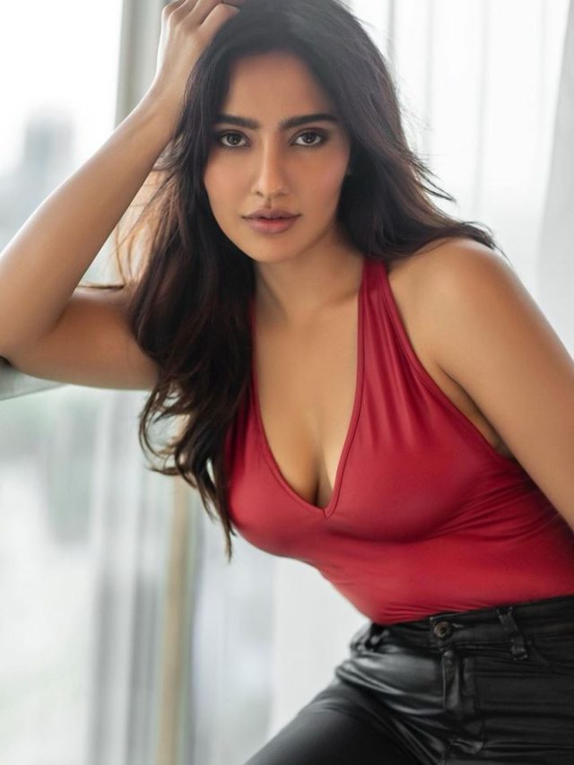 Neha-Sharma-Height-Weight-Age-Affairs-More-1