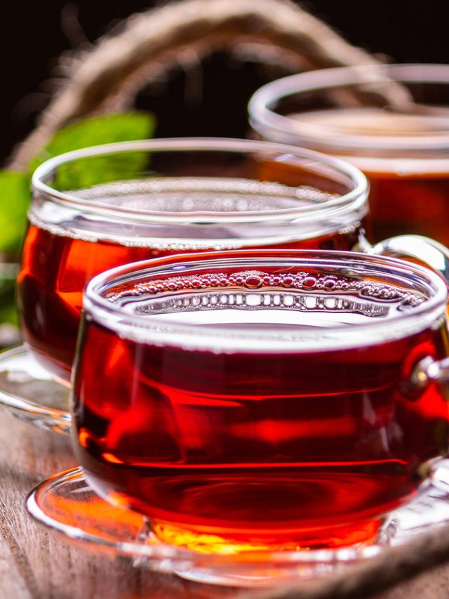 Hot,Cup,Of,English,Breakfast,Tea,Served,In,Clear,Glass