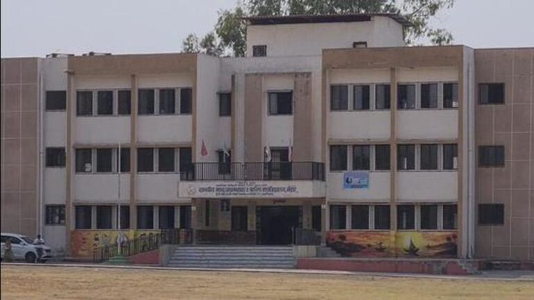 Maharashtra School