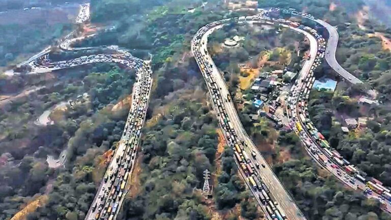 Mumbai Pune Expressway Traffic Jam